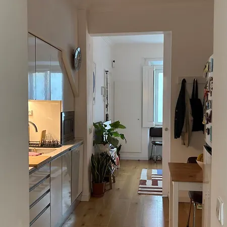 Cozy Private Bedroom In Shared T2 In Graca, * Lisboa